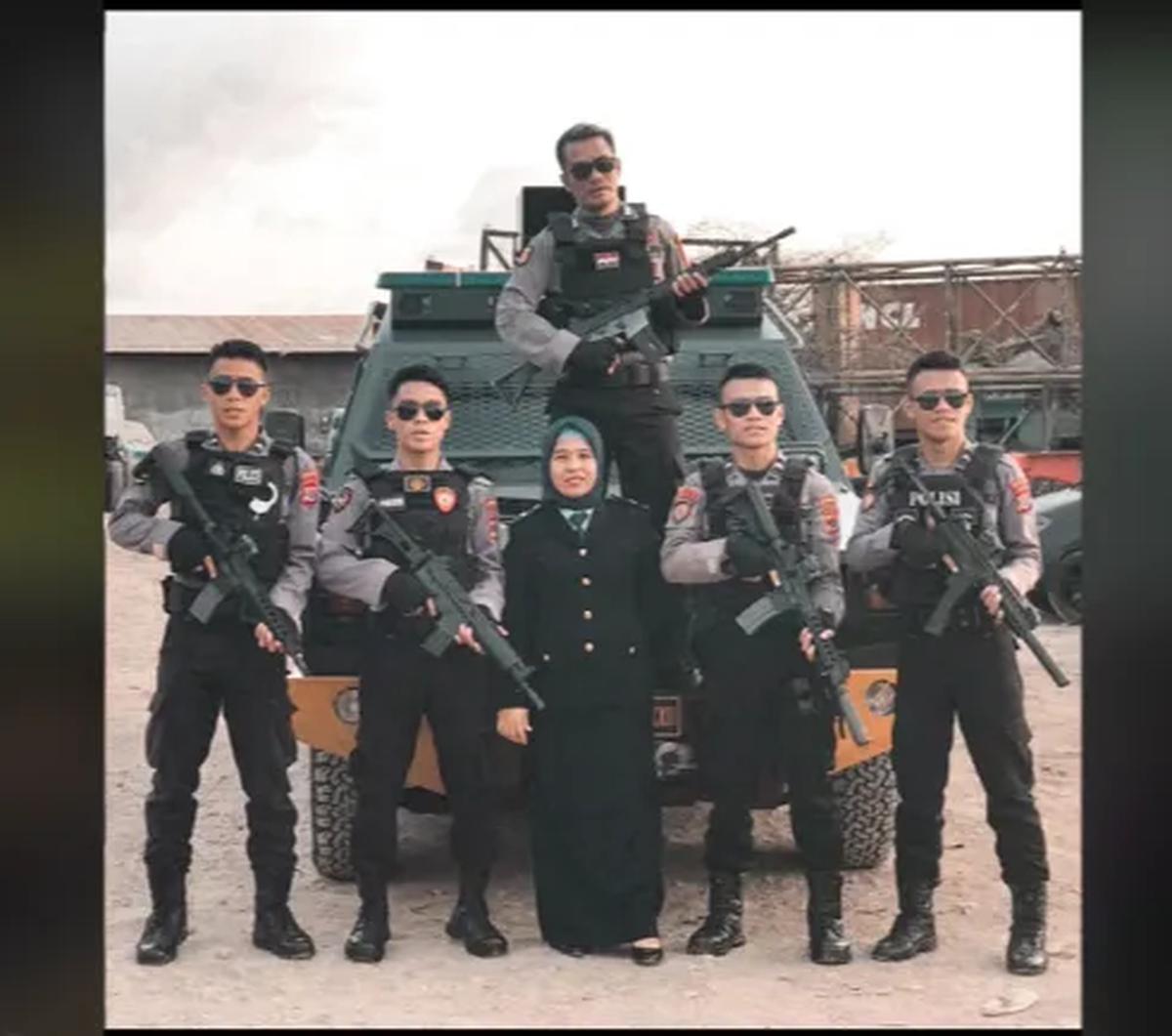 Hal itu pun telah dibuktikan olehnya. <br><br>Ke enam anaknya berhasil memiliki dan meraih kesuksesan masing-masing.