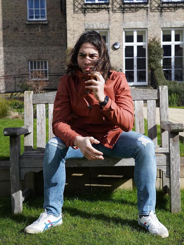 6 Pesona El Rumi dengan Rambut Gondrong, Makin Berkharisma