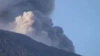 [VIDEO] Letusan Abu Vulkanik Gunung Slamet Meningkat