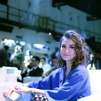 Penampilan terbaru Agnez dengan rambut cepak dinilai netizen tidak lagi menunjukan sisi feminim dirinya (Adrian Putra/Bintang.com)