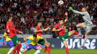 Maroko mengalahkan Brazil 2-1 dalam laga uji coba yang digelar di Grand Stade de Tanger, Tangier, Minggu (26/3/2023) pagi WIB. (AP/Mosha'ab Elshamy)