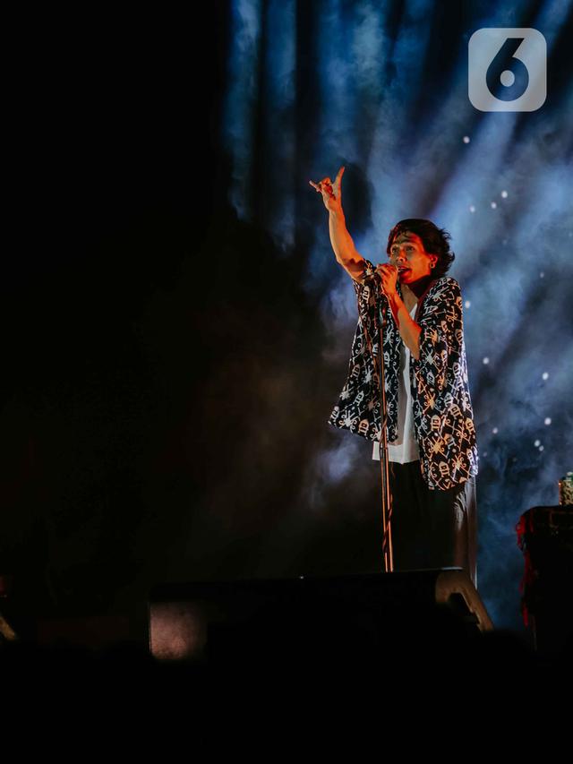 Alunan Musik Fourtwnty Hangatkan Festival Tamagochill