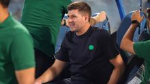 Pelatih Ettifaq, Steven Gerrard, melihat selama pertandingan Liga Pro Saudi antara Al-Hilal dan Al-Ettifaq di Stadion Pangeran Faisal Bin Fahd di Riyadh, pada 28 Agustus 2023. (Fayez Nureldine/AFP)