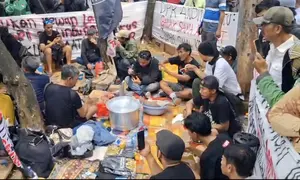 Aliansi Masyarakat Pati Bersatu (AMPB), Supriyono sudah berada di depan Gedung DPR RI. (Foto: Liputan6.com/Rifqy Alief).
