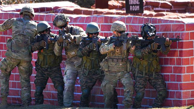 Militer AS dan India Latihan Tempur di Pegunungan yang Disengketakan dengan China