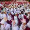 Murid baru kelas satu saat mengikuti pelaksanaan MPLS (Masa Pengenalan Lingkungan Sekolah) di SDN Meruyung, Depok, jawa Barat, Senin, 13 Juli 2007. (KLY/ Arie Basuki)