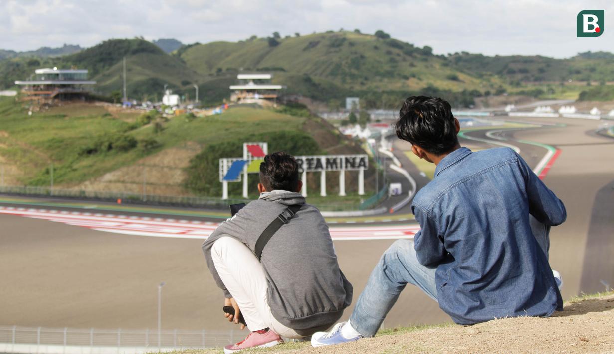 Di sisi lain, aspek keselamatan tetap akan diutamakan dengan adanya petugas keamanan yang bersiaga di bukit-bukit tersebut. (Bola.com/Yusuf Satria)