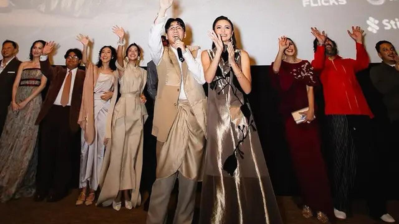 7 Potret Gala Premiere Film 1 Kakak 7 Ponakan, Para Pemain Tampil Elegan