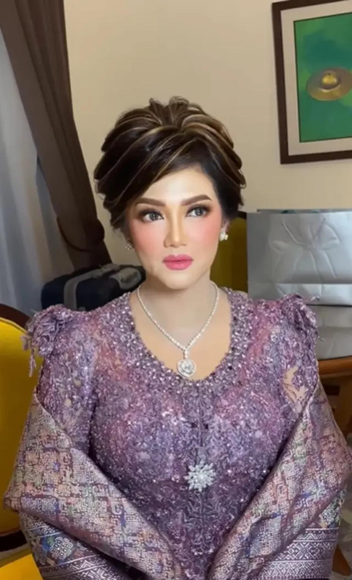 7 Potret Bella Saphira Pakai Kebaya, Penampilannya saat Acara Mantu Anak Curi Perhatian