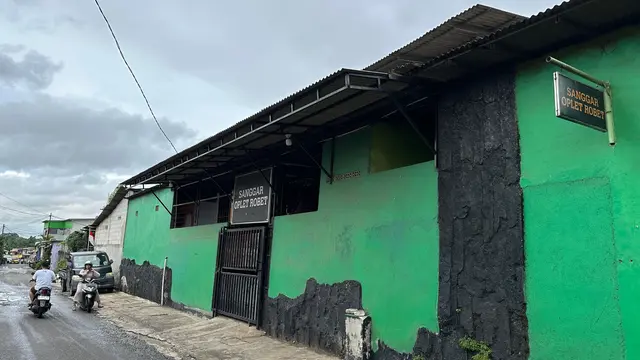 TPS 028 Pinang Ranti, Jakarta Timur.
