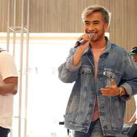 Tidak lupa, Vidi mengucapkan terima kasih pada penggemarnya selama ini, Vidies yang terus mendukung kariernya. Dengan membeli albumnya hingga meraih tripel platinum. (Bambang E. Ros/Bintang.com)