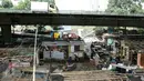 Kondisi pemukiman di Kolong Tol Pluit, Jakarta, Rabu (2/3/2016). Warga diminta membongkar rumah mereka sebelum petugas membongkarnya dalam waktu 1x24 jam. (Liputan6.com/Yoppy Renato)