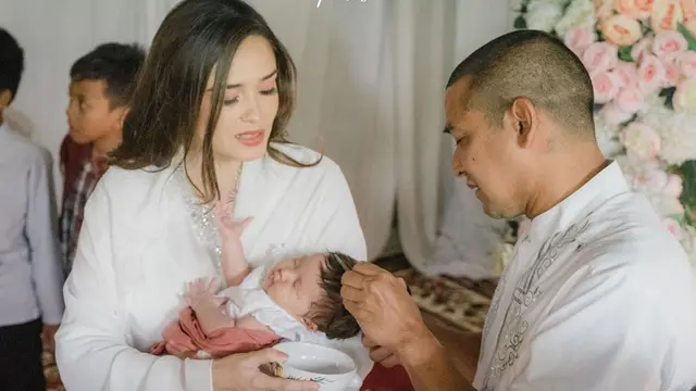 Momen Akikah Anak Kedua Yasmine Wildblood (sumber: instagram/yaswildblood)