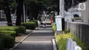 Pembukaan trotoar di depan Kedubes AS ini dilakukan pada Jumat (9/6) pukul 22.00 WIB. MCB diangkut oleh Dinas Bina Marga, Dinas Perhubungan, dan Satpol PP DKI Jakarta. Kegiatan tersebut juga disaksikan oleh jajaran Kemlu RI dan Kedubes AS. (Liputan6.com/Faizal Fanani)