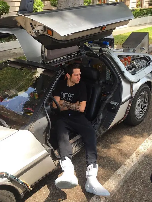 Ayah Peter Davidson sendiri meninggal saat serangan 9/11 di New York City. (instagram/petedavidson)