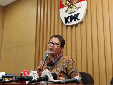 Humas KPK, Yuyuk Andriati mengabarkan bahwa KPK telah menetapkan mantan Dirjen Kependudukan dan Pencatatan Sipil (Dukcapil) Kemendagri, Irman sebagai tersangka baru kasus tipikor e-KTP, Jakarta, Jum'at (30/9). (Liputan6.com/Helmi Afandi)