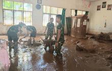 TNI Intensifkan Pembersihan SDN di Tapteng, Percepat Aktivitas Belajar Pasca-Banjir