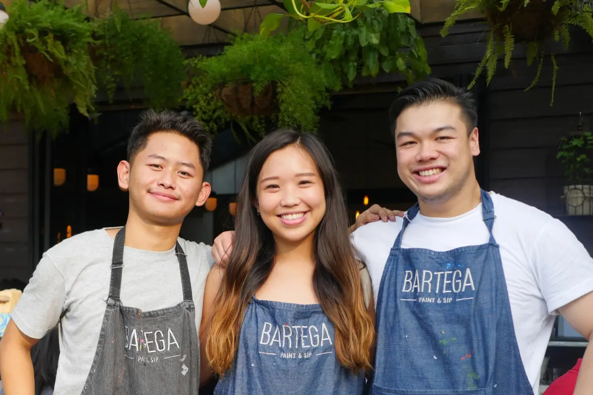 Jazz Pratama, Nadia Daniella, dan Benson Putra merupakan pendiri Bartega Studio