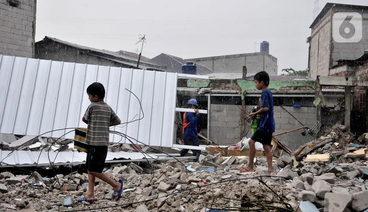 FOTO: Penggusuran Rumah untuk Proyek Kereta Cepat - Foto Liputan6.com