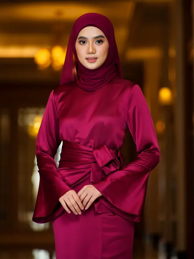 Gamis Satin Tangan Trompet Modern