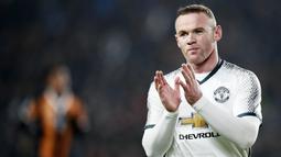 Wayne Rooney - Manchester United harus berjuang dari babak kualifikasi untuk berlaga di Liga Champions musim 2015/2016. Rooney berhasil menjadi pahlawan MU dan memastikan tampil di Liga Champions berkat hattrick yang ia ciptakan saat mengandaskan Club Brugge. (Foto: AFP/Oli Scarff)