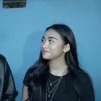 Pacar Young Lex anggap komentar negatif seperti burung terbang yang berlalu.