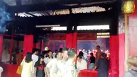 Bekas kebakaran masih terlihat jelas di Vihara Dharma Bhakti, Petak Sembilan, Taman Sari, Jakarta. (Liputan6.com/Putu Merta Surya Putra)