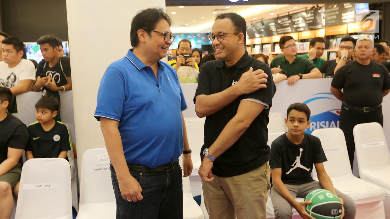 Keakraban Anies Baswedan dan Airlangga Hartarto di Acara Jr NBA
