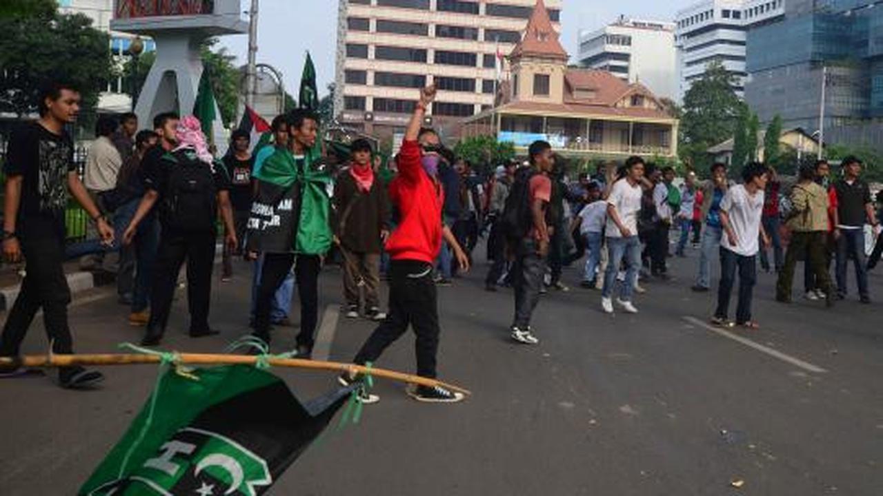HMI terlibat bentrok dengan polisi di depan Kedubes AS