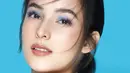 <p>Penampilan unik lainnya dari Chelsea Islan. Di foto ini, ia memilih mengenakan eyeshadow berwarna biru dan ungu, menonjolkan area matanya dengan cara berbeda, tapi tetap memesona. Foto: Instagram.</p>