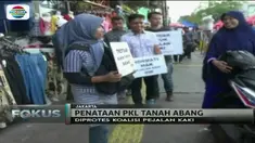 Tata ulang kawasan Tanah Abang dinilai kurang efektif, Koalisi Pejalan Kaki meminta agar kebijakan tersebut dikaji kembali.