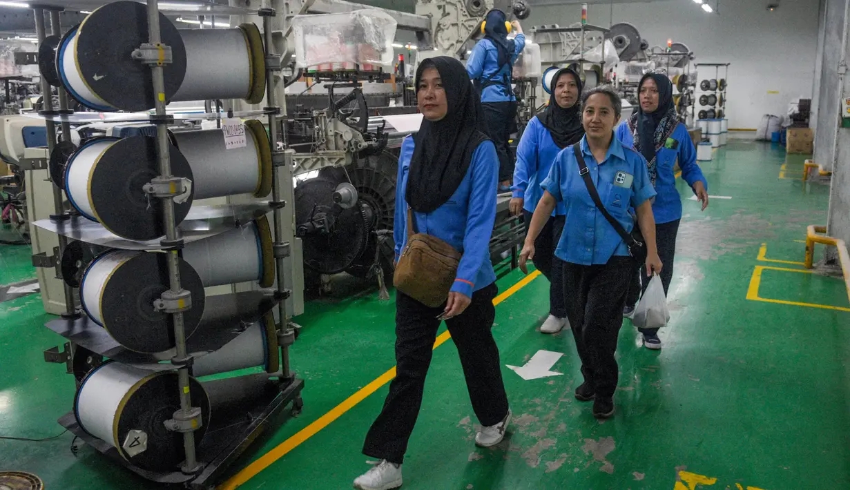 Langkah-langkah strategis perlu segera diambil untuk mengurangi dampak negatif dan mencari pasar alternatif ekspor bagi produk-produk Indonesia. (TIMUR MATAHARI/AFP)