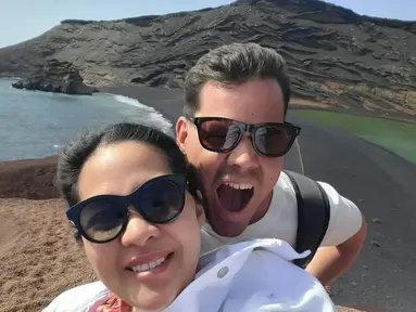 Gracia Indri dan suaminya, Jeffrey yang berkebangsaan Belanda, menempuh perjalanan jauh ke Spanyol untuk menikmati liburan musim panas. (FOTO: instagram.com/graciaz14)