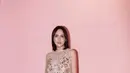 Shandy Aulia tampil anggun dengan sleeveless maxi dress dan tatanan rambut natural yang dibiarkan tergerai. / Foto: Instagram Shandy Aulia.