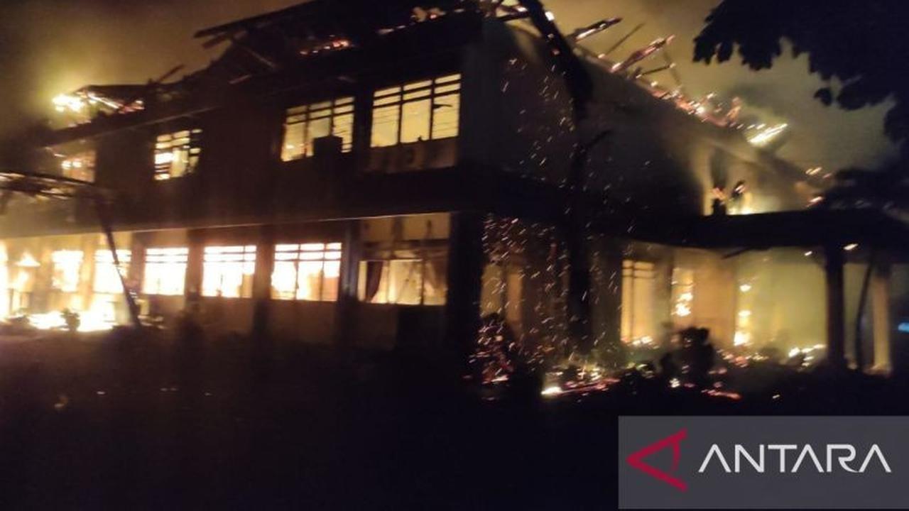 Tahukah Anda, Aksi Massa Berujung Anarki? Kerusuhan Kediri: Mapolres dan DPRD Dirusak