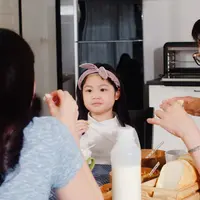 Anak yang percaya diri cenderung lebih berani mencoba hal baru, mampu bersosialisasi dengan baik, serta tidak mudah menyerah saat menghadapi kegagalan. (foto/dok: freepik/tirachardz)