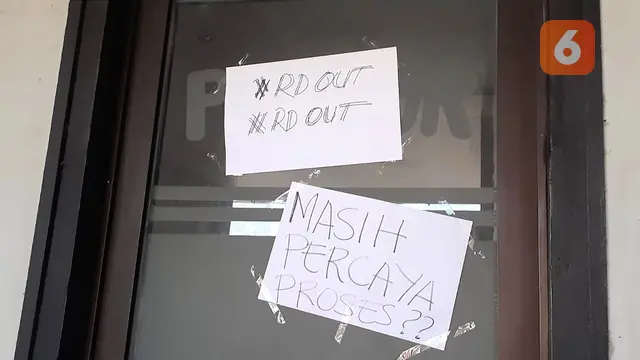 Foto: Klub Kesayangan Terpuruk di BRI Liga 1, Kantor Manajemen Madura United Digeruduk