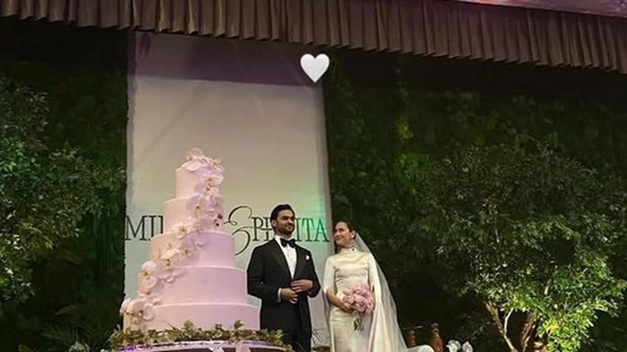 FOTO Gelar Resepsi di Kuala Lumpur, Pevita Pearce Anggun dengan Perhiasan Emerald Mewah - Pesta Megah