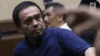 Gubernur Aceh nonaktif, Irwandi Yusuf jelang sidang tuntutan dugaan suap Dana Otonomi Khusus Aceh 2018 dan penerimaan gratifikasi pembangunan Dermaga Sabang di Pengadilan Tipikor, Jakarta, Senin (25/3). Jaksa meyakini Irwandi bersalah menerima suap dan gratifikasi. (Liputan6.com/Helmi Fithriansyah)