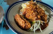 Beda dengan Cirebon, Icip Lezatnya Nasi Lengko Indramayu yang Pakai Toping Fermentasi Tempe