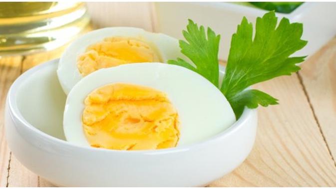 Tips Membelah Salah Satu Olahan Telur Bebek Telur Asin Dengan Tepat Part 1 Lifestyle Fimela Com