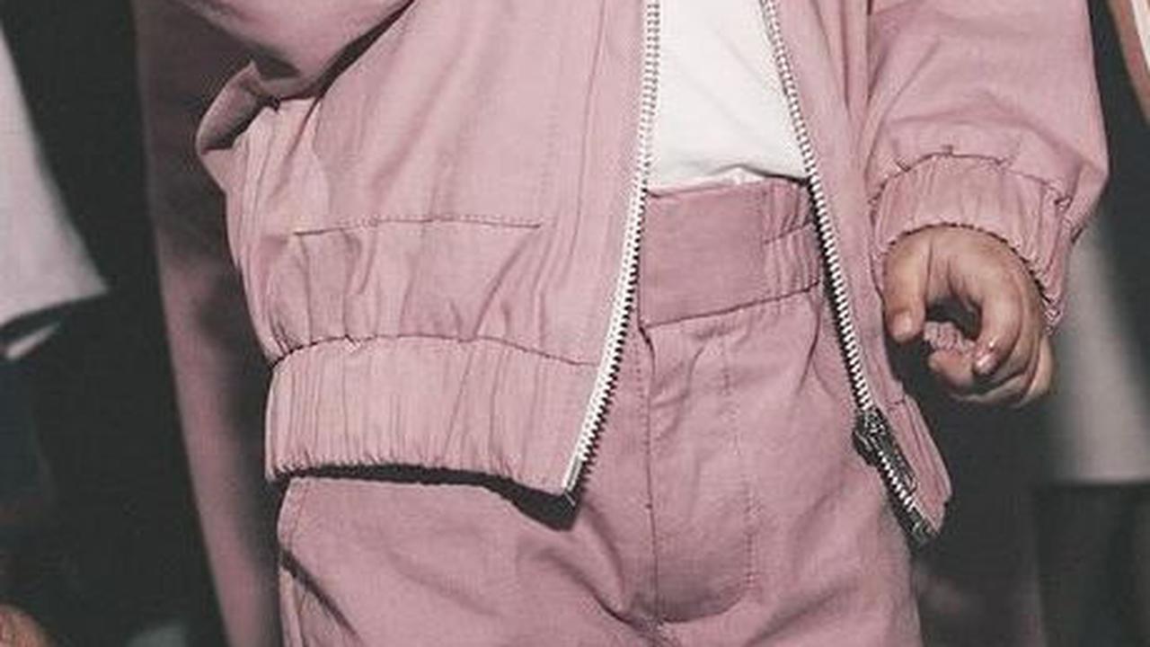 Ulang tahun Ameena ke-2 ini bertema pink. Pada potret ini Ameena begitu lucu dengan pakaian sporty nuansa pink.