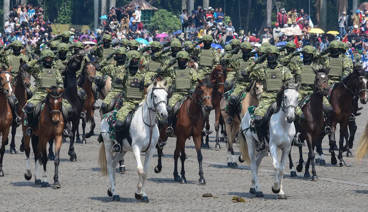 Peringatan HUT ke-80 TNI mengangkat tema besar TNI Prima, TNI Rakyat, Indonesia Maju. (merdeka.com/Arie Basuki)