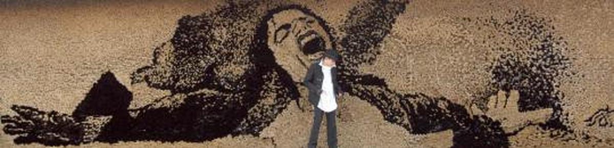 Melukis wajah Michael Jackson dengan ribuan kuas cat