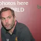 Legenda Liverpool, Jason McAteer hadir pada acara LFC World Tour Jakarta di Mal Taman Angrek, Jakarta (08/03/2018). Kegiatan tersebut untuk membawa Liverpool lebih dekat kepada fans. (Bola.com/Nick Hanoatubun)