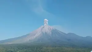 Semeru Kembali Erupsi, Zona Bahaya Diperluas hingga 13 Km