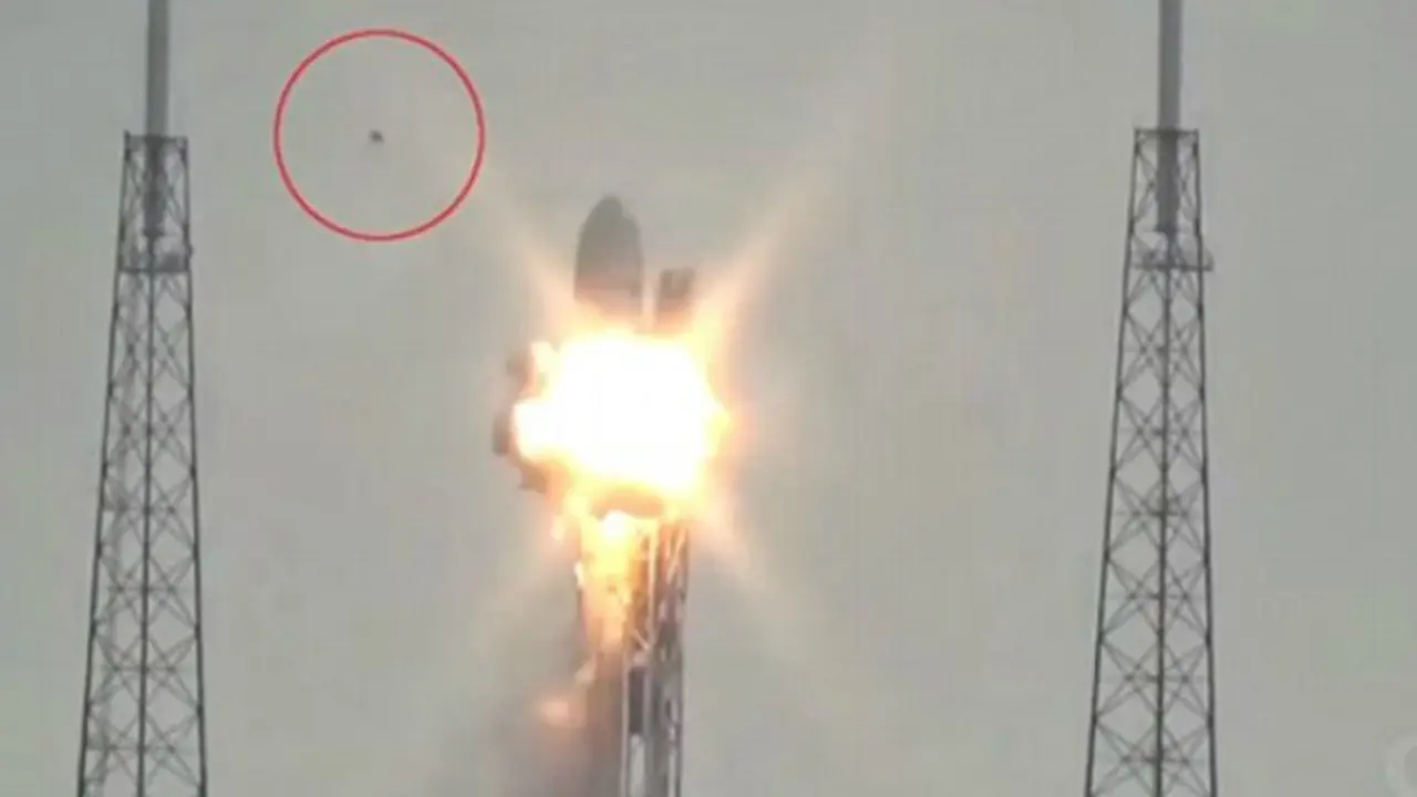 Obyek hitam yang diduga menjadi penyebab meledaknya Falcon 9