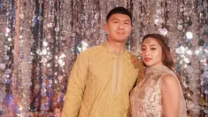 Aktris berusia 28 tahun didampingi oleh sang suami, Indra Priawan saat datang ke momen Diwali. Nikita memiliki aura menawan saat memakai busana elegan tanpa lengan. Ia datang didampingi Indra Priawan dan keduanya terlihat gagah dan anggun. (Liputan6.com/IG/mvppictures_id)