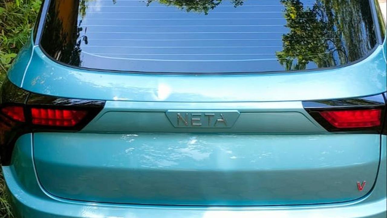 Neta V adalah mobil listrik model SUV kompak dengan kapasitas 5 orang.

Kapasitas baterai lithuim ion 40,7 kWh dengan jarak tempuh 385 km