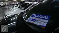 Penurunan penjualan mobil bekas diakui oleh pedagang karena banyaknya mobil baru dengan harga jual yang murah dan diskon besar, Jakarta, Kamis (6/10). (Liputan6.com/Angga Yuniar)